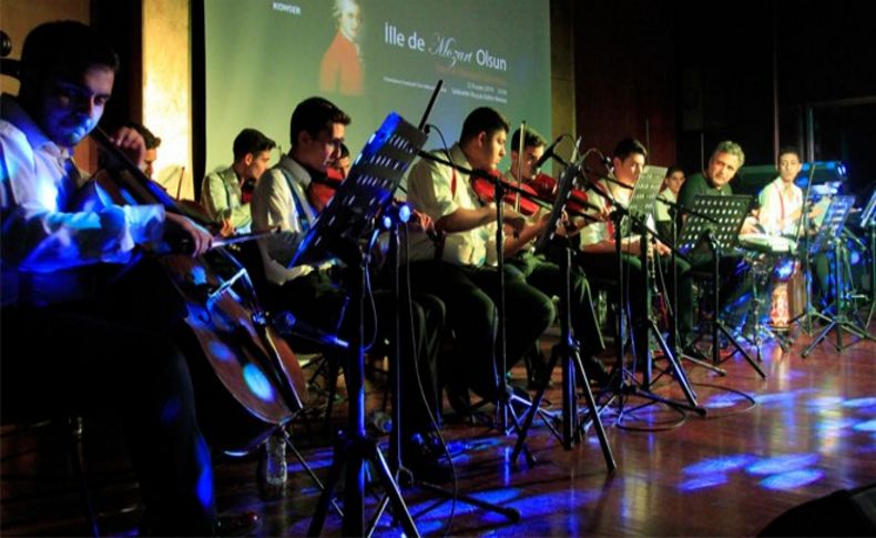 Konak'ta ‘İlle de Yaşam Olsun’ konseri
