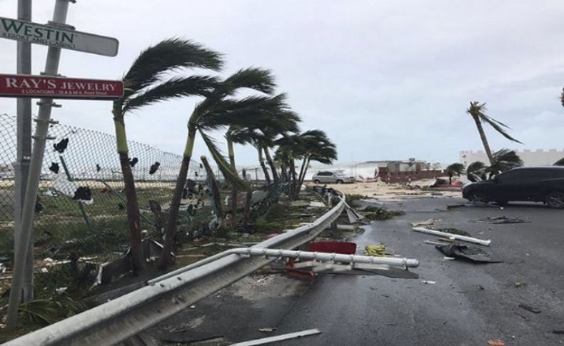 Irma Kasırgası hayatı felç etti: Ölü ve yaralılar var