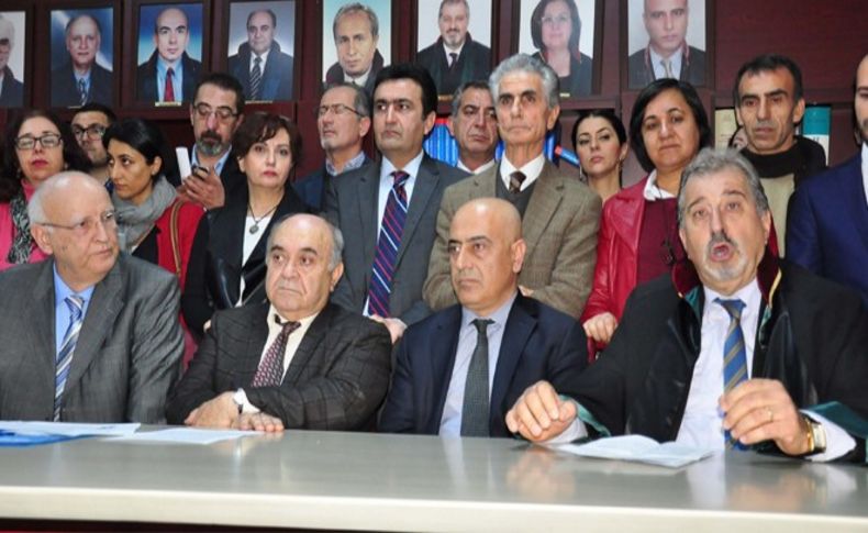 İzmir Barosunda eski başkanlar imza topluyor