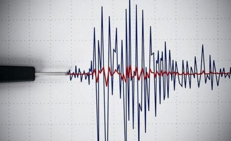 İzmir'de 10 dakika arayla iki deprem
