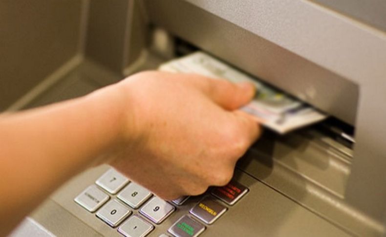 İzmir'de ATM'lerden yüklü para çekenlere operasyon