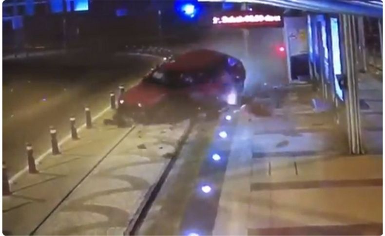 İzmir'de feci kaza: Kameralara böyle yansıdı