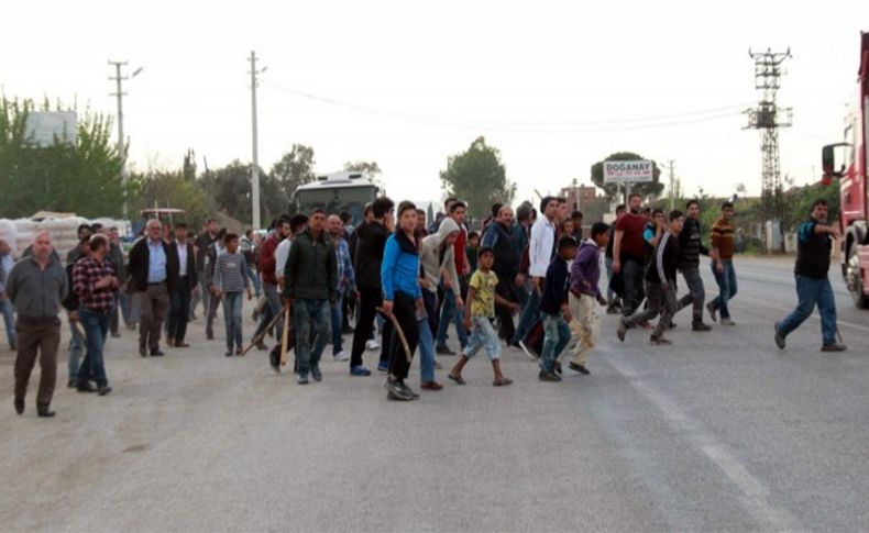 İzmir'de halk ayaklandı: Suriyeliler mahalleyi terk etti