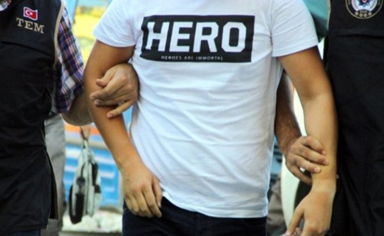 İzmir'de 'hero' yazılı tişört giyen liseliye gözaltı