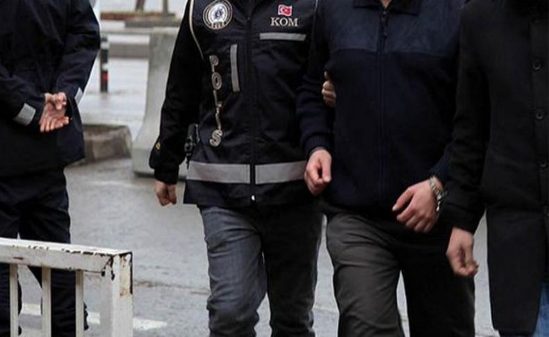 İzmir'de ihraç edilen polislere FETÖ operasyonu
