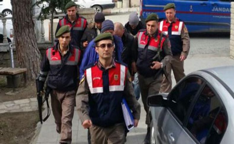 İzmir'de jandarma 145 kaçağı yakaladı