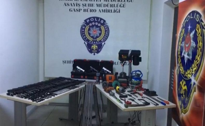 İzmir'de kaçak silah imalathanesine baskın