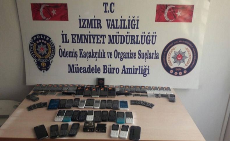 İzmir'de kaçak telefon operasyonu