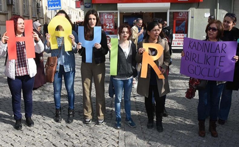 İzmir'de kadınlardan 'hayır' bildirisi