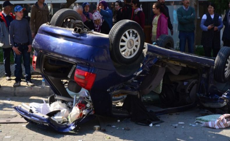 İzmir'de kaza: 2'si ağır 7 yaralı