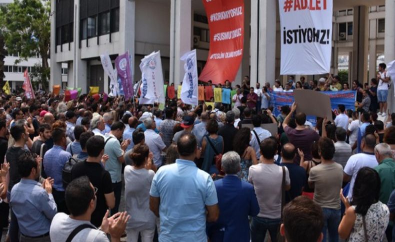 İzmir'de KHK ihraçlarına tepki