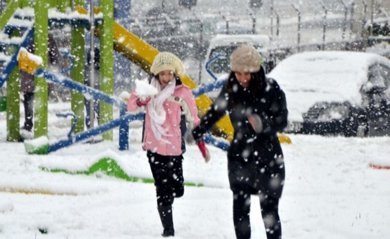 İzmir'de öğrencilere kar tatili müjdesi