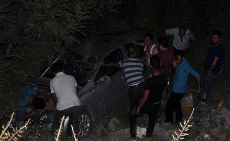 İzmir'de otomobil şarampole yuvarlandı: 4 yaralı