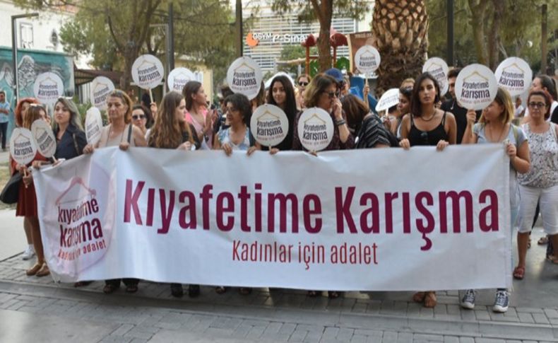 İzmir'de polisin darp ettiği Derya ve Seray'a destek eylemi