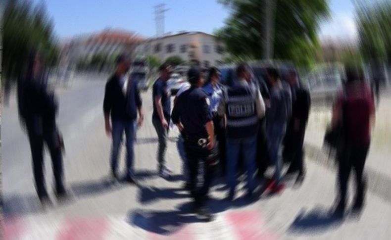 İzmir'de polisten okul önlerinde uyuşturucu denetimi: 255 gözaltı