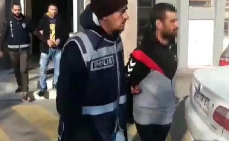 İzmir'de taksiciyi bıçakla gasp edenler tutuklandı