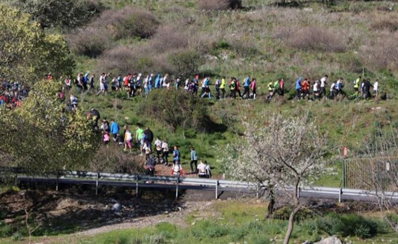 İzmir'de 'tarihi' maraton: Antik çağın kalbinde koştular