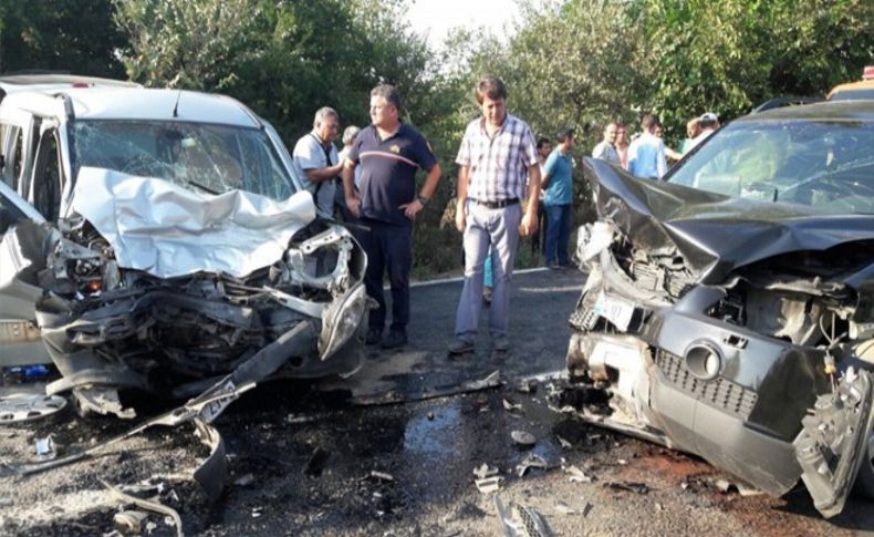 İzmir'de zincirleme trafik kazası: 6 yaralı