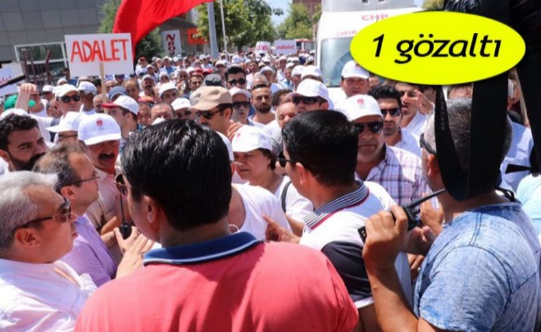 İzmir'deki adalet yürüyüşünde gerginlik
