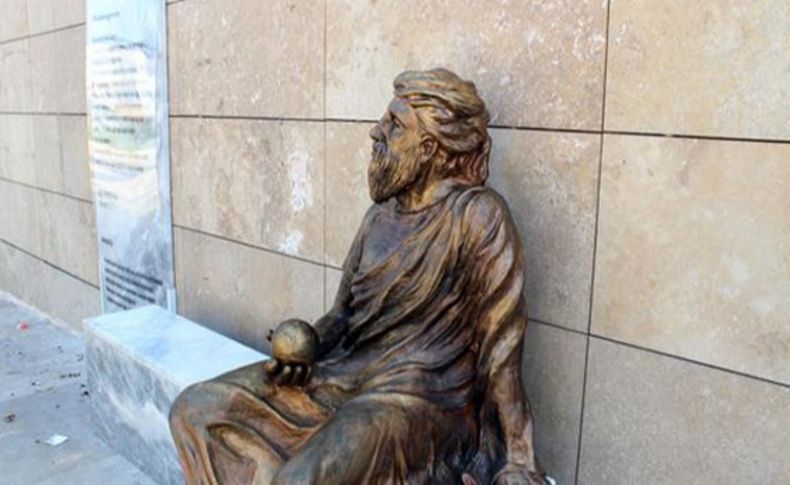 İzmir'deki Anaksagoras heykeli tartışma yarattı