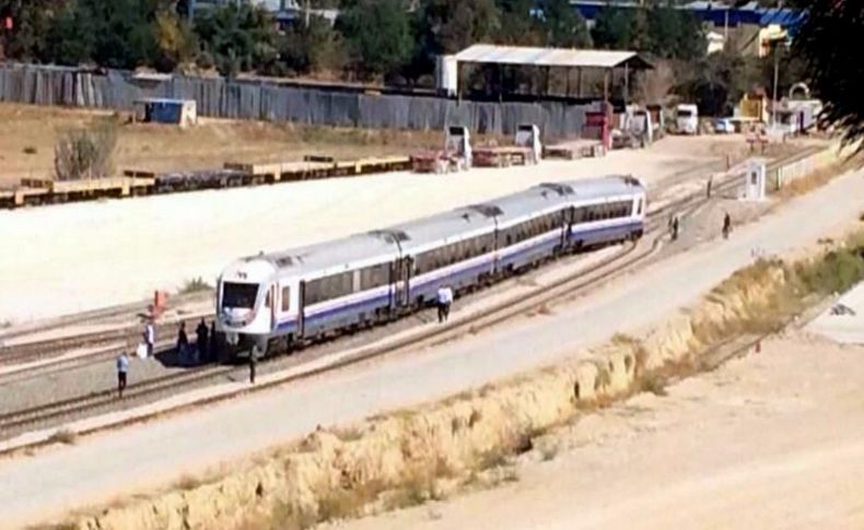 İzmir'e giden yolcu treni raydan çıktı