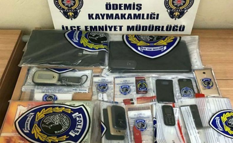İzmir merkezli FETÖ operasyonuna 24 gözaltı