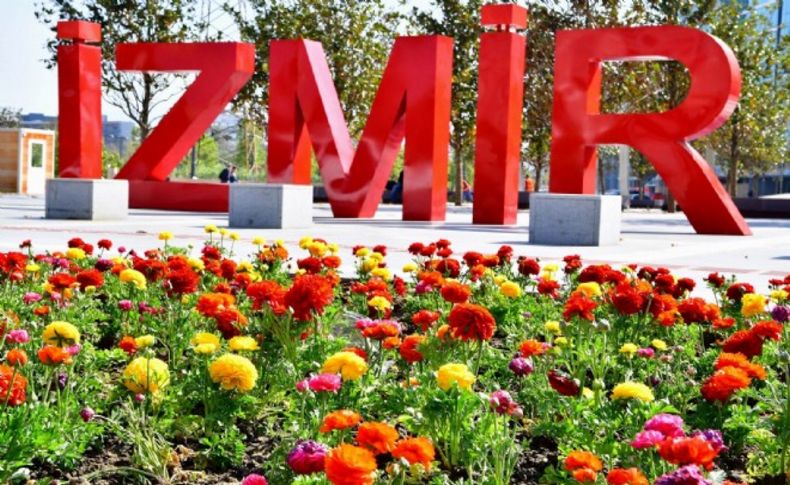İzmir rengarenk çiçeklerle donatıldı