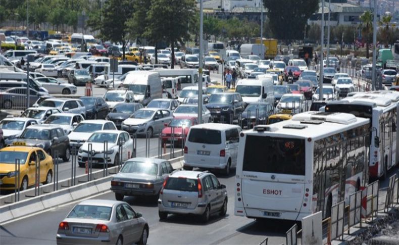 İzmir trafiği İstanbul gibi oldu