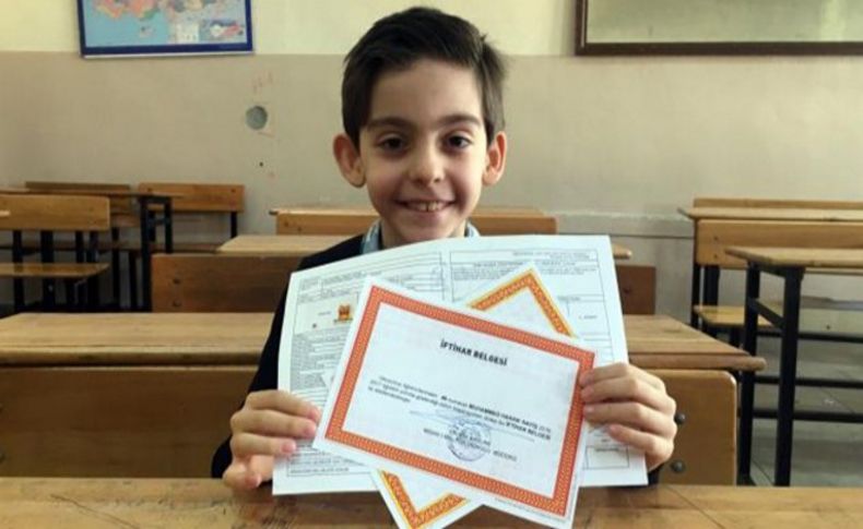İzmirli öğrenci 8 yaşında ilkokulu bitirdi