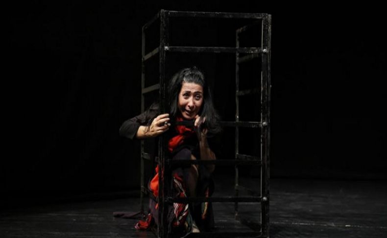 Kadına şiddet Konak'ta tiyatroyla anlatıldı