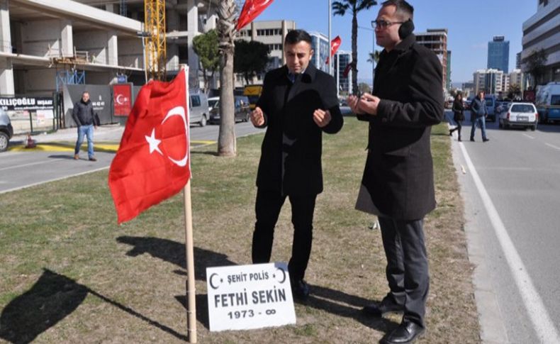 Sekin'in şehit düştüğü yere mezar taşı ve Türk Bayrağı