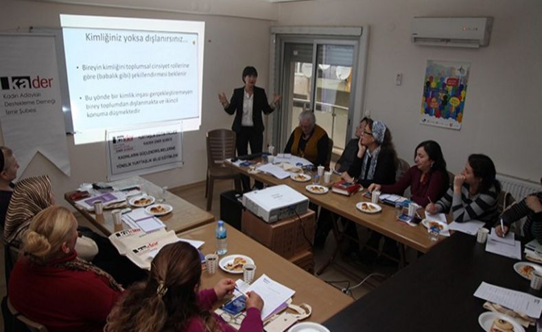 Karabağlar'da kadınlara 'Yurttaşlık Eğitim'