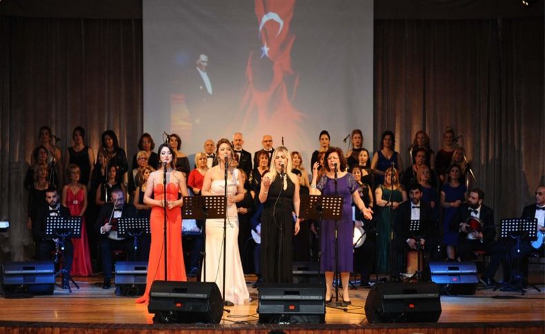 Karşıyaka'da anlamlı konser: Asker ocağına ‘gönül şarkıları’