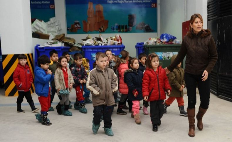 Karşıyaka'da çocuklar geri dönüşümü öğreniyor