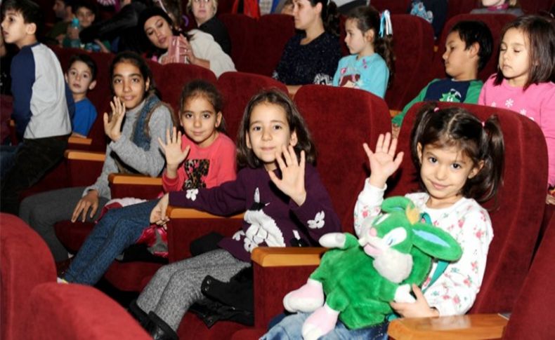 Karşıyaka'da çocuklara sinema ve tiyatro şöleni