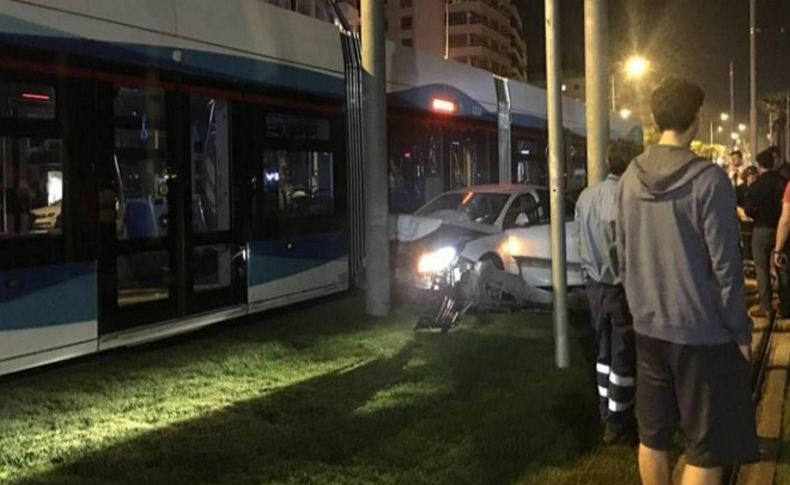 Karşıyaka'da tramvay kazası