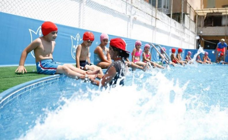 Konak'ta yüzme kursları mahallelere taşındı