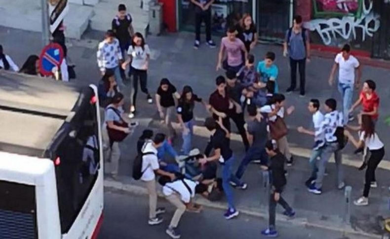 Liseliler İzmir'i birbirine kattı