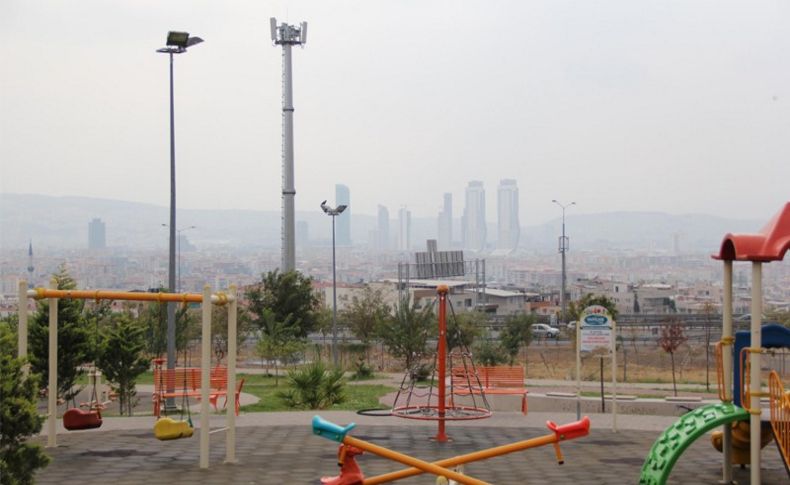 Mahalleliyi isyan ettiren görüntü: Çocuk parkının yanına baz istasyonu