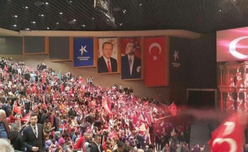 MHP gecesinde 'Erdoğan posteri' tartışması