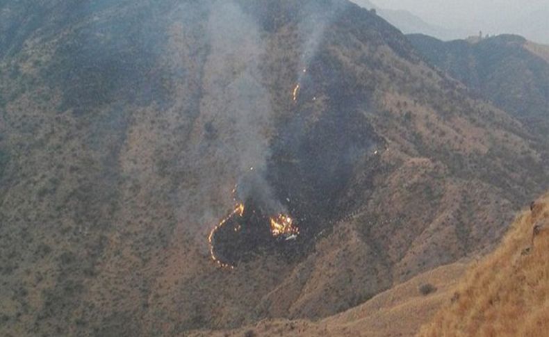 Pakistan'da yolcu uçağı dağa çakıldı