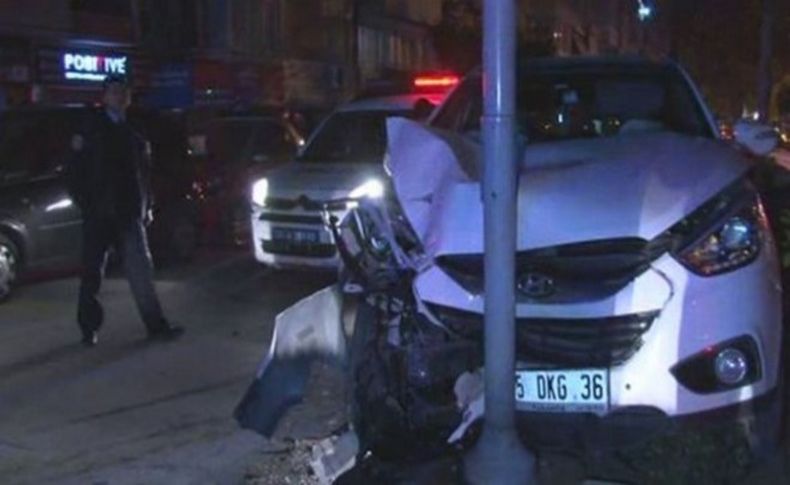 Polis aracına otomobil çarptı: 2'si polis 5 yaralı