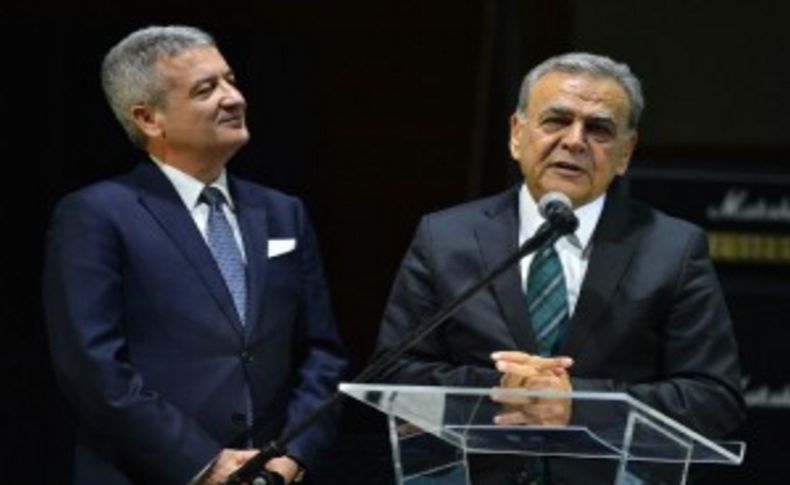 Başkan Kocaoğlu'ndan Arkas'a 50. yıl jesti