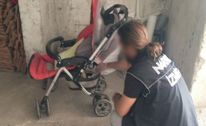Torununu koyduğu bebek arabasıyla uyuşturucu satarken yakalandı