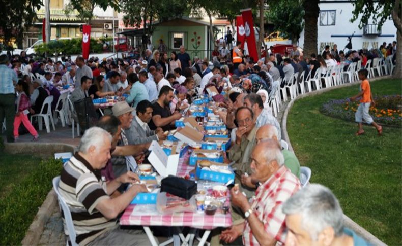 Zeytinlik’e 1000 kişilik iftar sofrası kuruldu