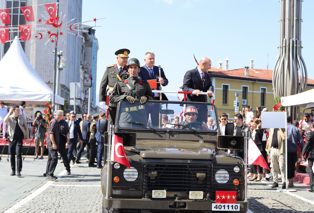 İzmir'de 30 Ağustos Zafer Bayramı coşkusu