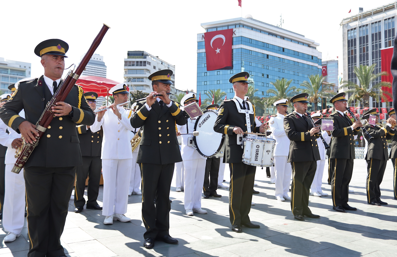 İzmir'de 30 Ağustos Zafer Bayramı coşkusu