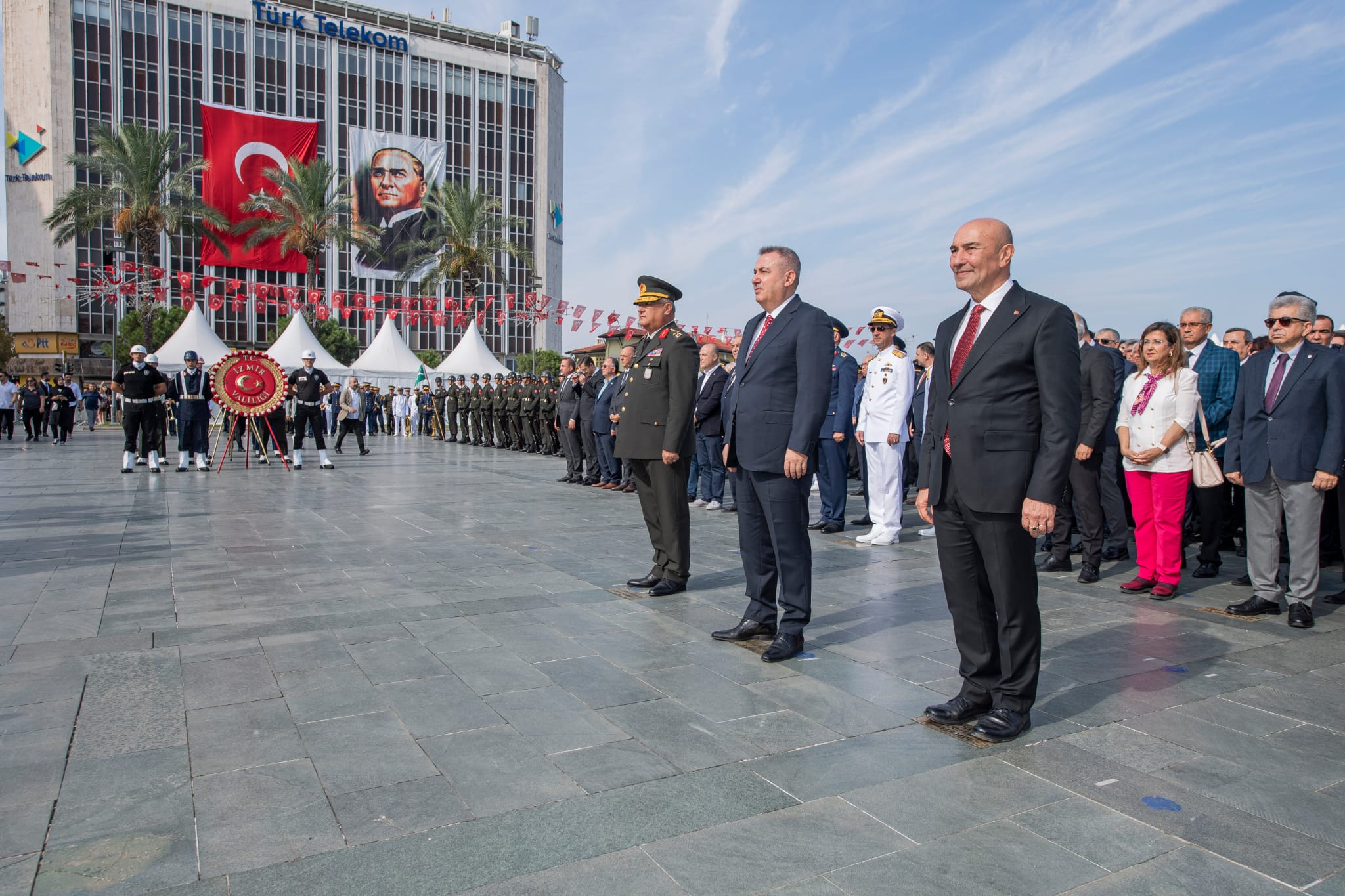 İzmirliler geleneksel Zafer Yürüyüşü’nde buluştu