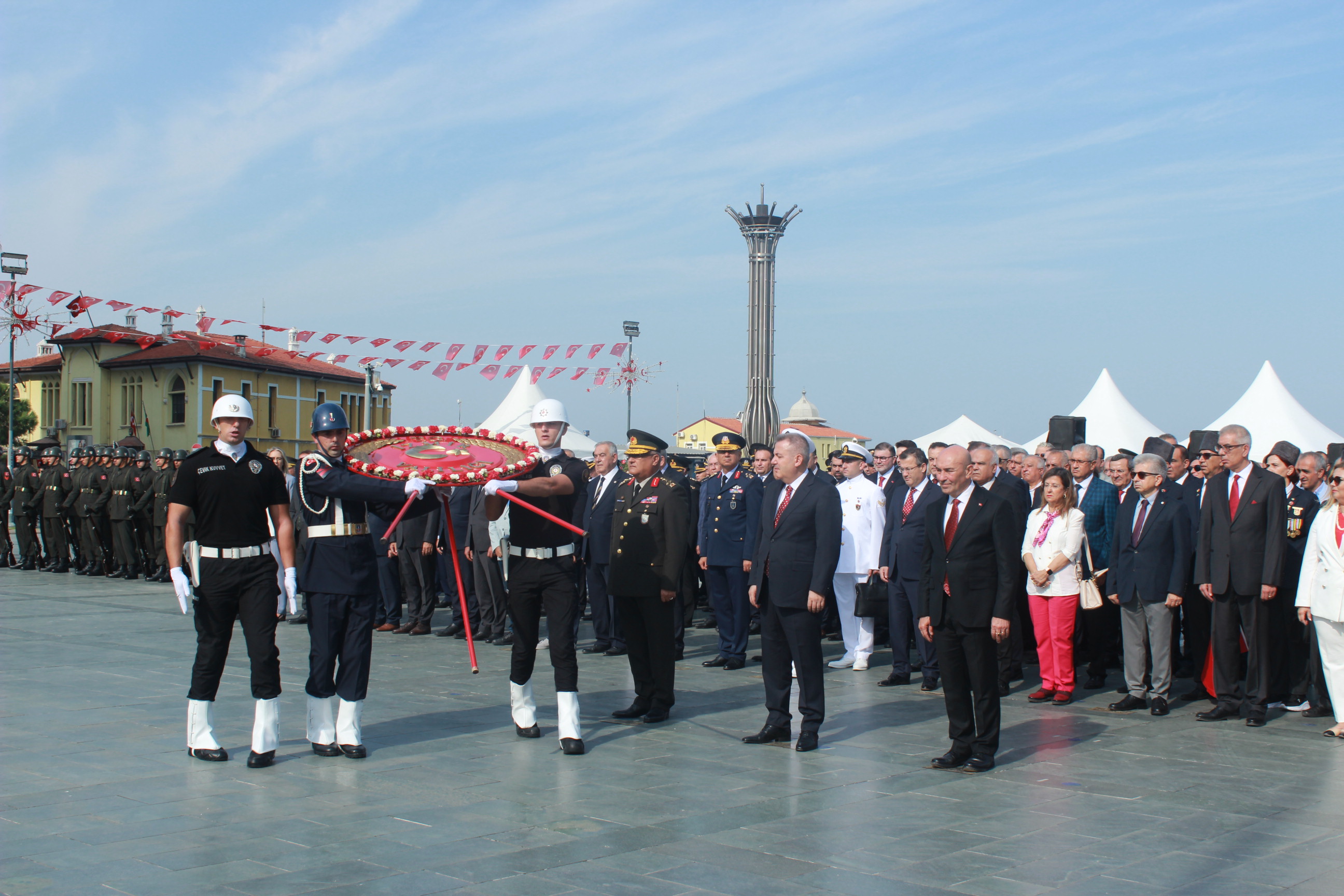 İzmirliler geleneksel Zafer Yürüyüşü’nde buluştu