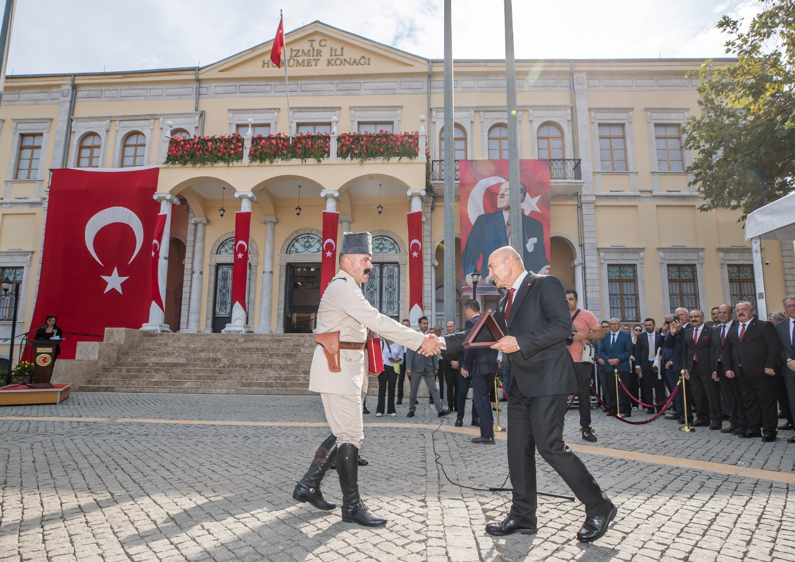 Süvari birlikleri, kentin kurtuluşunu simgeleyen tarihi sahneyi canlandırdı